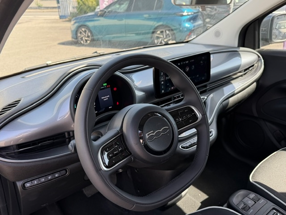 500 E 118CH PACK CONFORT 42KWH 2023 occasion 16400 Puymoyen