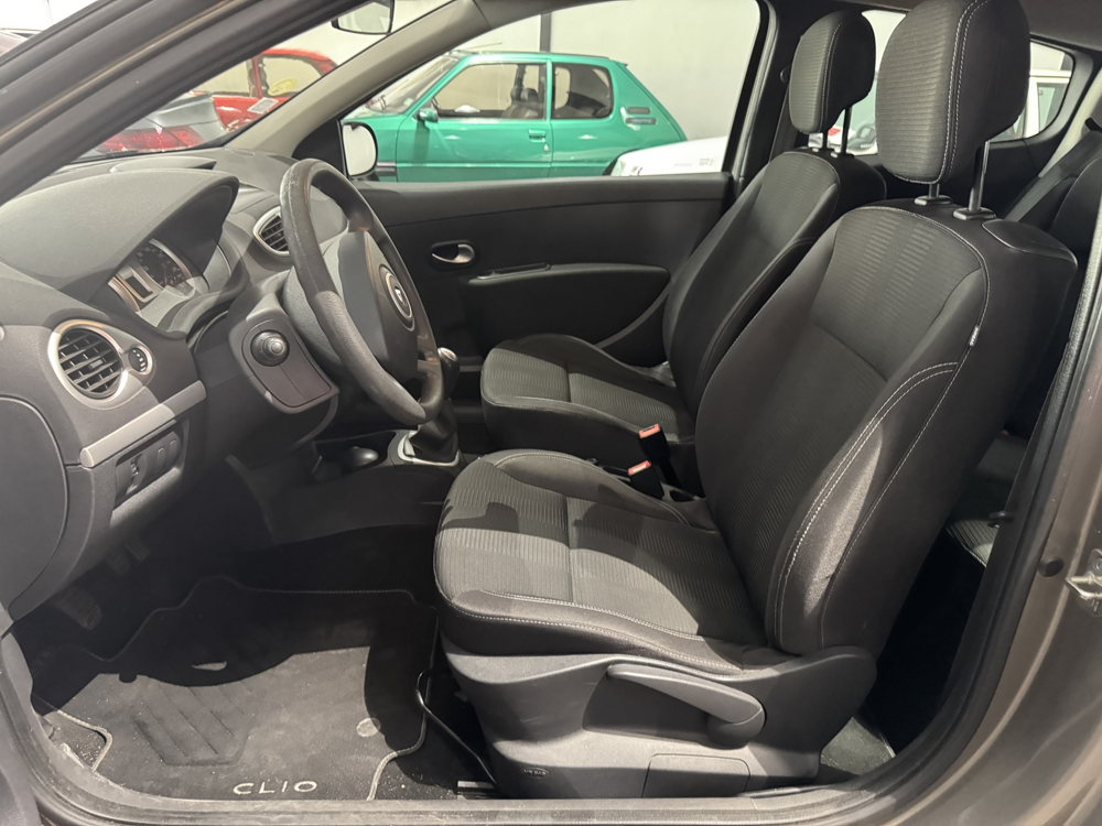 Clio III 1.5 DCI 90CH EXPRESSION PLB AUTO 2011 occasion 12000 RODEZ