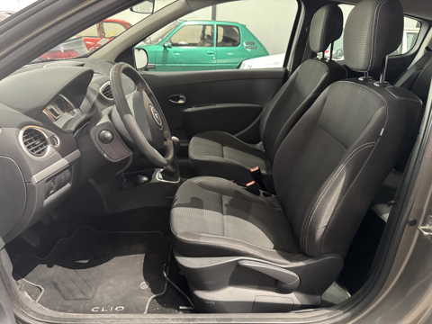 Clio III 1.5 DCI 90CH EXPRESSION PLB AUTO 2011 occasion 12000 RODEZ