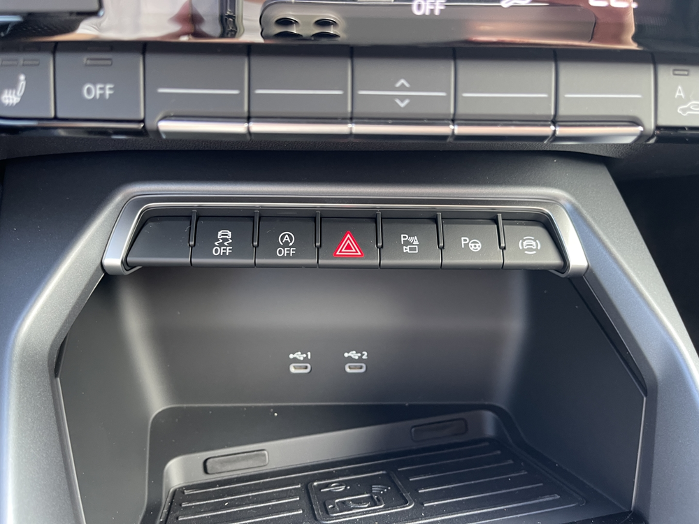 A3 1.5 TFSI 150CH HYBRIDE S LINE S TRONIC 7 2026 occasion 33700 M&eacute;rignac