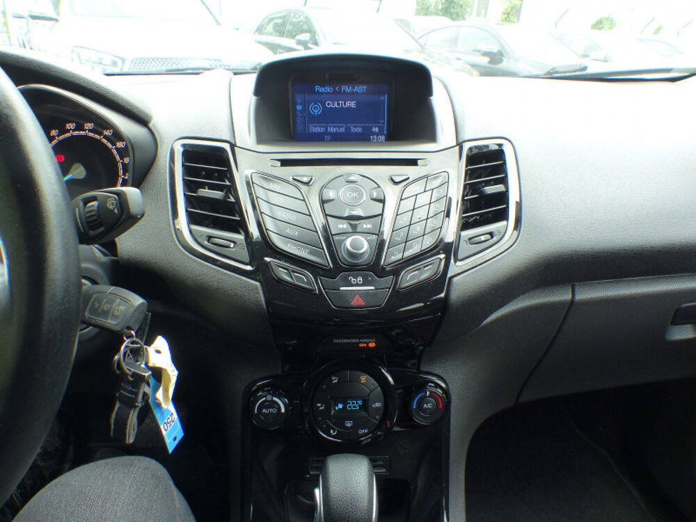 Fiesta 1.0 ECOBOOST 100CH TITANIUM POWERSHIFT 5P 2016 occasion 77144 Mont&eacute;vrain