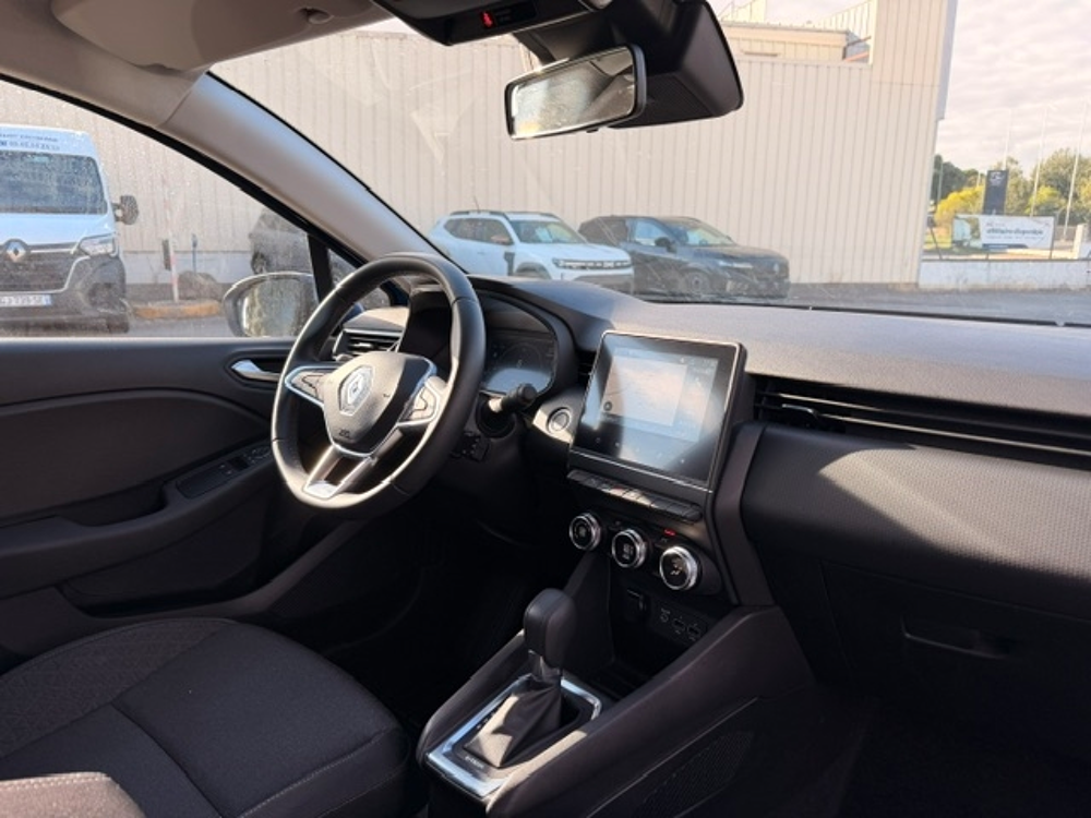 Clio V 1.6 E-TECH HYBRIDE 140CH BUSINESS 2022 occasion 16400 Puymoyen