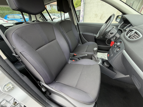 Clio III 1.2 16V 75CH PACK AUTHENTIQUE 5P SEULEMENT 15460 KM !!! 2006 occasion 88200 Saint-Nabord