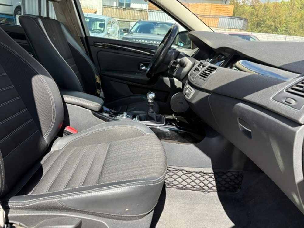 Laguna III 2.0 DCI 130CH ENERGY BOSE EDITION ECO&sup2; 2014 occasion 30360 V&eacute;z&eacute;nobres
