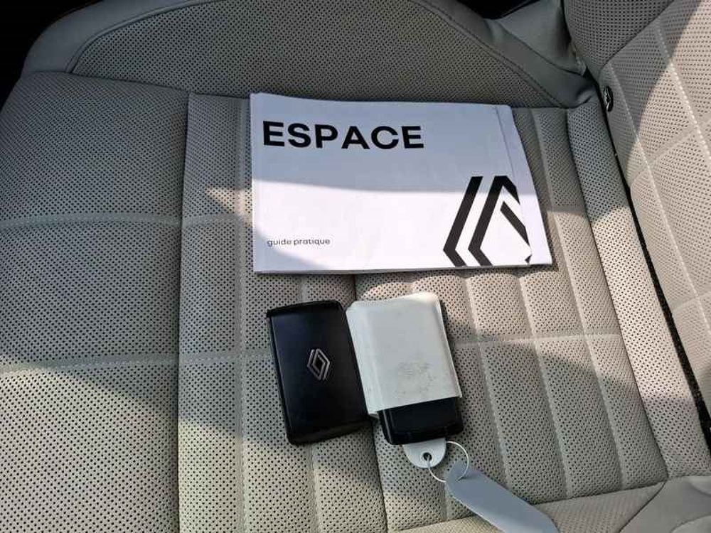 Espace 1.2 E-TECH FULL HYBRID 200CH ICONIC 5 PLACES - 24 2024 occasion 56530 Qu&eacute;ven