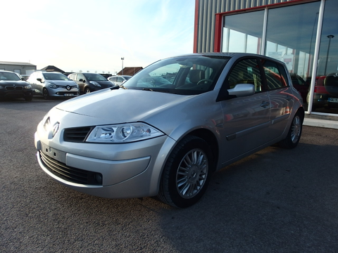 M&eacute;gane II 2.0 16V 135CH LUXE PRIVILEGE BVA 2006 occasion 10600 Savi&egrave;res
