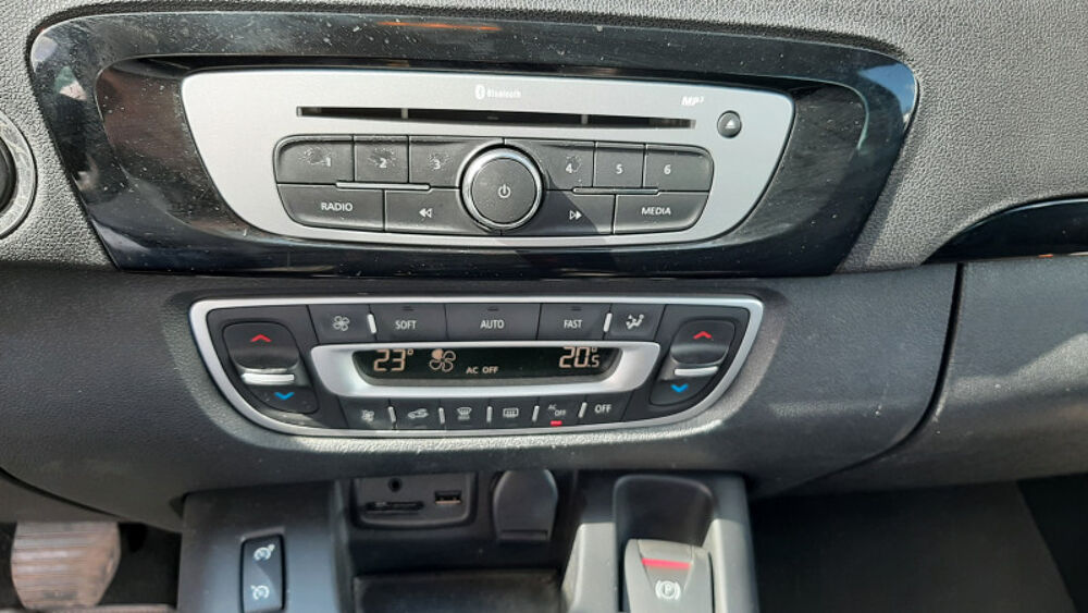Sc&eacute;nic III 1.5 DCI 110CH ENERGY BOSE ECO&sup2; 2015 2015 occasion 08000 Warcq