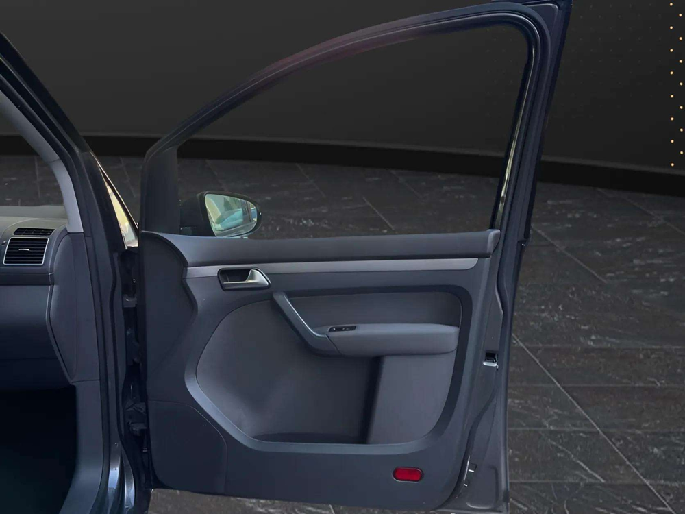 Touran 1.6 TDI 105CH BLUEMOTION TECHNOLOGY FAP CONFORTLINE BUSINESS 2014 occasion 93500 Pantin