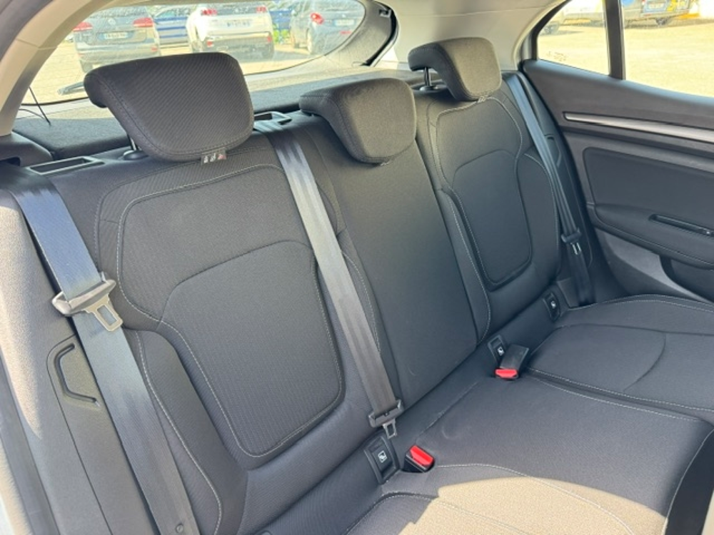 Megane IV 1.5 BLUE DCI 115CH BUSINESS 2021 occasion 16400 Puymoyen