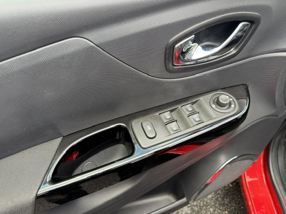 Captur 1.2 TCE 120CH STOP&START ENERGY INTENS EDC EURO6 2016 2016 occasion 77144 Mont&eacute;vrain