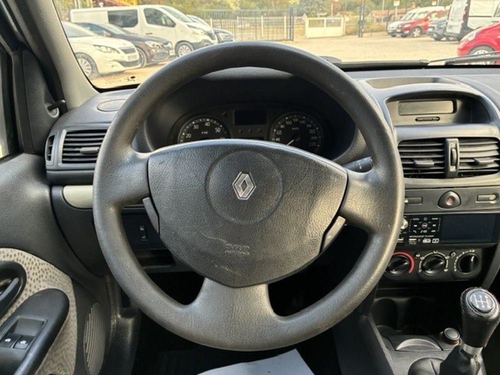 Clio II 1.5 DCI 65CH CAMPUS CLIM DISTRIBUTION NEUVE 2006 occasion 30360 V&eacute;z&eacute;nobres