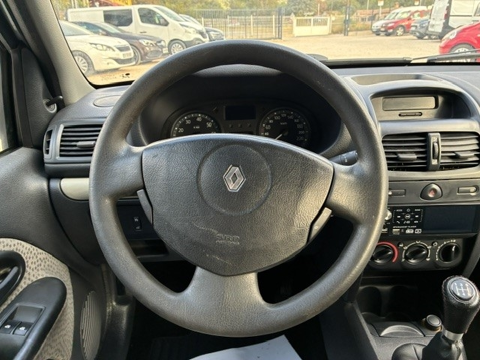 Clio II 1.5 DCI 65CH CAMPUS CLIM DISTRIBUTION NEUVE 2006 occasion 30360 V&eacute;z&eacute;nobres