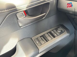Hilux Hybride 2.8 D-4D 204ch 48V Double Cabine Invicible 4WD 4 pla 2026 occasion 25000 Besan&ccedil;on