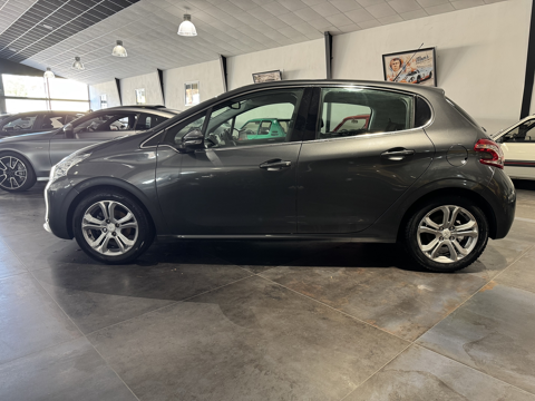 208 1.6 E-HD I115 CV ALLURE 5P 86 000 KM PLBA AUTO 2012 occasion 12000 RODEZ
