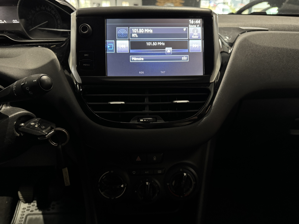 208 ESSENCE 82CH ACTIVE 5P PLB AUTO 2015 occasion 12000 RODEZ