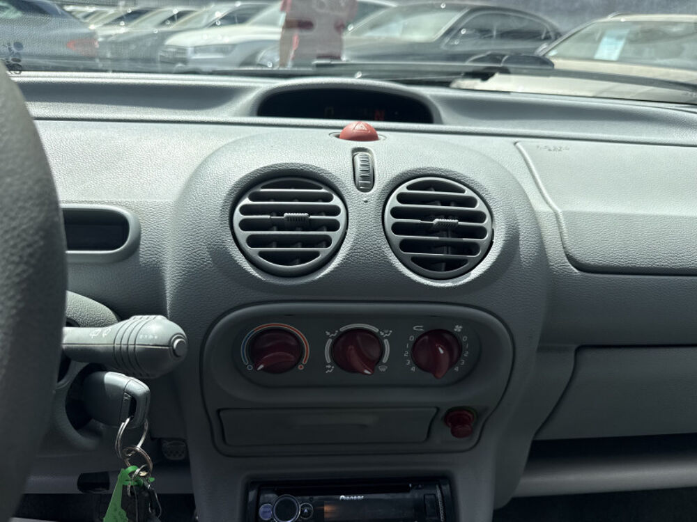Twingo 1.2 16V 75CH EXPRESSION QUICKSHIFT 2003 occasion 31140 Aucamville