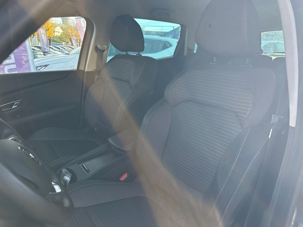 Grand scenic IV 1.7 BLUE DCI 120CH BUSINESS 7 PLACES 2020 occasion 16400 Puymoyen