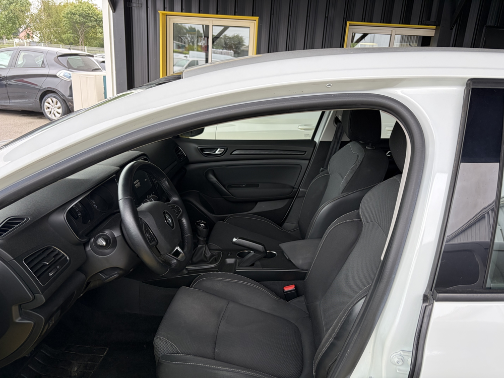Megane IV 1.5 BLUE DCI 95CH AIR NAV REVERSIBLE 117G 2019 occasion 56530 Qu&eacute;ven