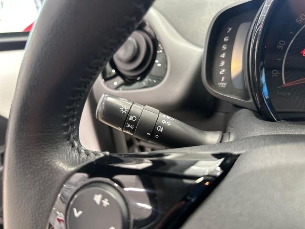 Aygo 1.0 VVT-i 72ch x-play 5P MY19 2020 occasion 13400 Aubagne