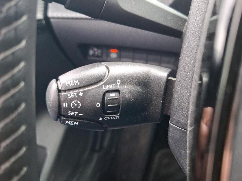 208 e- 136 Active Business / ADML / CAMERA / CHARGEUR EMBARQU 2022 occasion 56850 Caudan