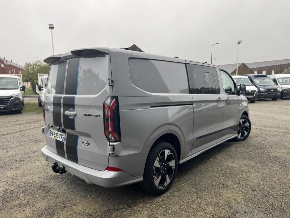 Transit 320 L2H1 2.0 EcoBlue 170ch Cabine Approfondie Sport BVA8 2026 occasion 17450 Saint-Laurent-de-la-Pr&eacute;e