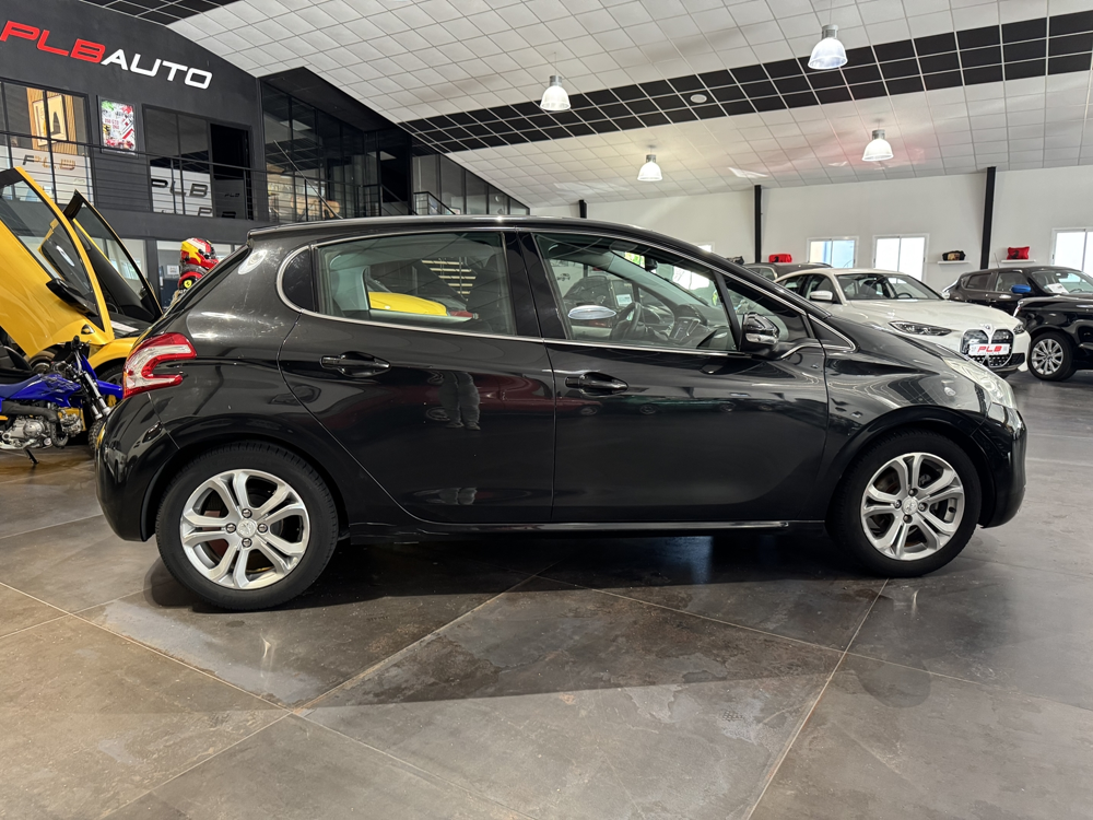 208 1.4 HDI 68 CONFORT 5P 2012 occasion 12000 RODEZ
