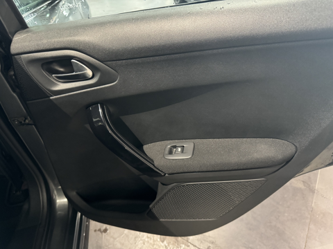 208 1.6 E-HD I115 CV ALLURE 5P 86 000 KM PLBA AUTO 2012 occasion 12000 RODEZ