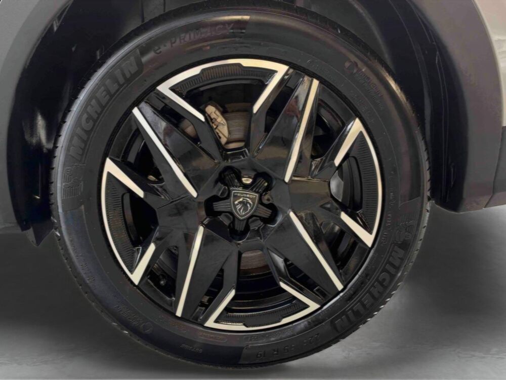 5008 Hybrid 145ch Allure e-DCS6 / Pack vision 360 & drive assist 2025 occasion 28500 Vernouillet
