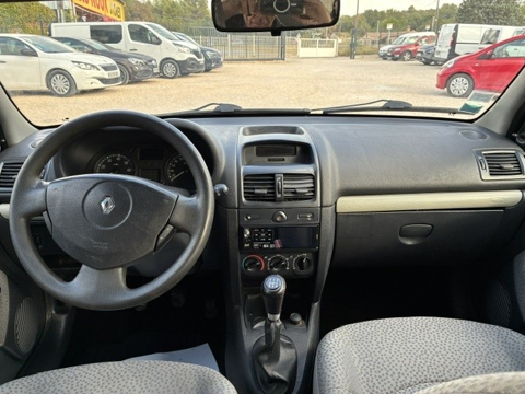 Clio II 1.5 DCI 65CH CAMPUS CLIM DISTRIBUTION NEUVE 2006 occasion 30360 V&eacute;z&eacute;nobres