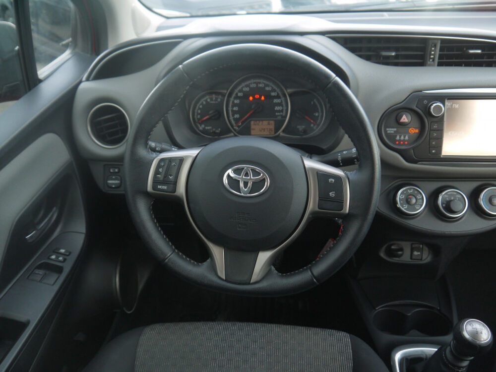 Yaris 100 VVT-I FRANCE 5P / DISTRIBUTION A CHAINE 2015 occasion 38260 La C&ocirc;te-Saint-Andr&eacute;