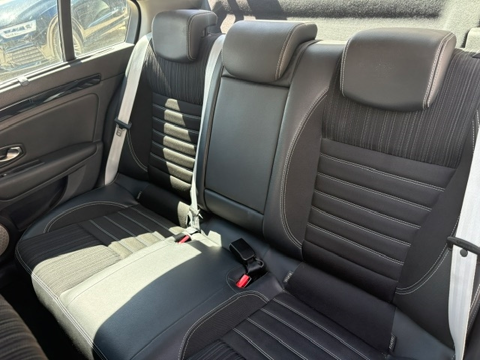 Laguna III 2.0 DCI 130CH ENERGY BOSE EDITION ECO&sup2; 2014 occasion 30360 V&eacute;z&eacute;nobres