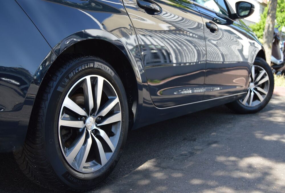 308 SW 1.2 PURETECH 130CH E6.C S&S ALLURE 108G 2018 occasion 94100 Saint-Maur-des-Foss&eacute;s
