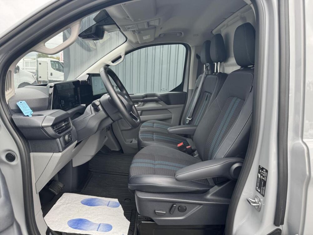 Transit 320 L1H1 2.0 EcoBlue 170ch Sport BVA8 2025 occasion 17450 Saint-Laurent-de-la-Pr&eacute;e
