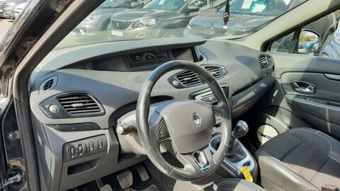 Sc&eacute;nic III 1.5 DCI 110CH ENERGY BOSE ECO&sup2; 2015 2015 occasion 08000 Warcq