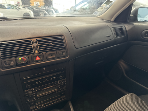 Golf 2.3 V5 150CH BVA 5P PLB AUTO 2000 occasion 12000 RODEZ