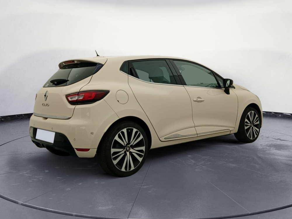Clio IV 1.2 TCE 120CH ENERGY INITIALE PARIS 5P / 1 ERE MAIN / GARANT 2018 occasion 38340 Voreppe