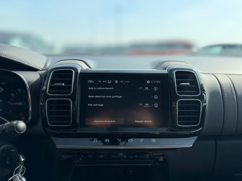 C5 aircross PURETECH 130CH LIVE DISTRIBUTION OK 2019 occasion 16400 Puymoyen