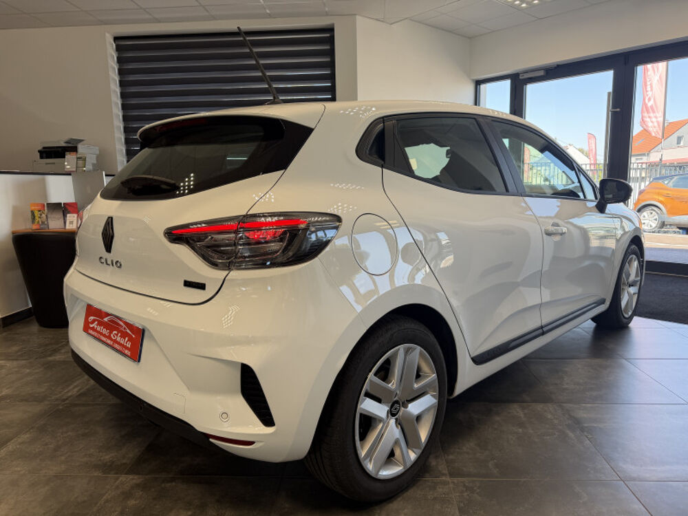 Clio V 1.6 E-TECH 145CH FULL HYBRID EVOLUTION 2023 occasion 57350 Stiring-Wendel