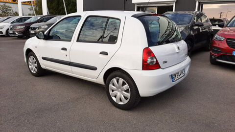 Clio II 1.2 16V 75CH CAMPUS.COM ECO&sup2; 5P 2011 occasion 08000 Warcq