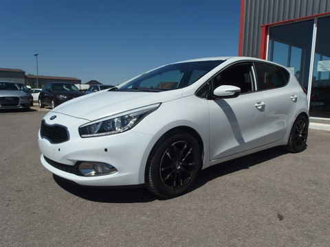 Ceed 1.6 CRDI 110CH BUSINESS ISG 2014 occasion 10600 Savi&egrave;res