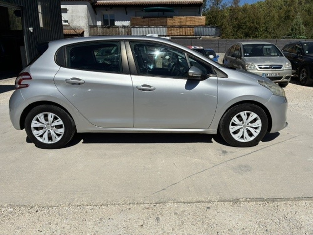 208 1.6 E-HDI ACTIVE 92CH 5 PORTES DISTRIBUTION NEUVE 2014 occasion 30360 V&eacute;z&eacute;nobres