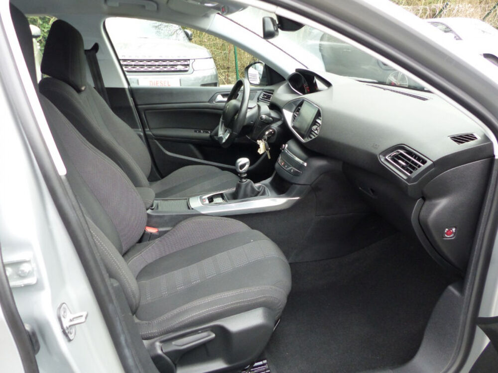 308 1.2 PURETECH 130CH ALLURE S&S 5P 2016 occasion 77144 Mont&eacute;vrain