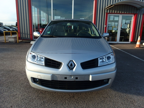 M&eacute;gane II 2.0 16V 135CH LUXE PRIVILEGE BVA 2006 occasion 10600 Savi&egrave;res