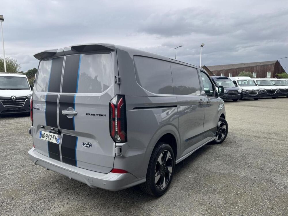 Transit 320 L1H1 2.0 EcoBlue 170ch Sport BVA8 2025 occasion 17450 Saint-Laurent-de-la-Pr&eacute;e