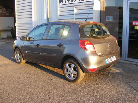 Clio III III 1.2 16V 75CH EXPRESSION 5P 2009 occasion 38150 Salaise-sur-Sanne