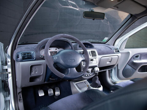 Clio II 3.0 V6 230CH RS 3P ORIGINE FRANCE / FACTURE ACHAT / ALCANTAR 2002 occasion 10120 SAINT ANDRE LES VERGERS