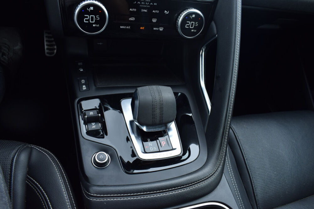 E-PACE P300E PHEV R-DYNAMIC S BVA AWD le prix inclut la carte grise 2022 occasion 34740 Vendargues