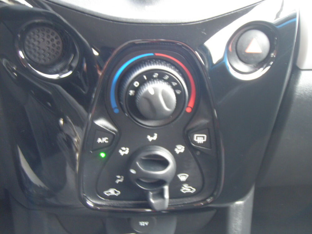 108 1.0 VTI 68 ENVY 5P 2015 occasion 93220 Gagny