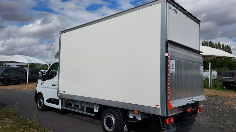 Master F3500 L3 2.0 BLUE DCI 150CH CAISSE 20M3 +HAYON 2025 occasion 60600 Clermont