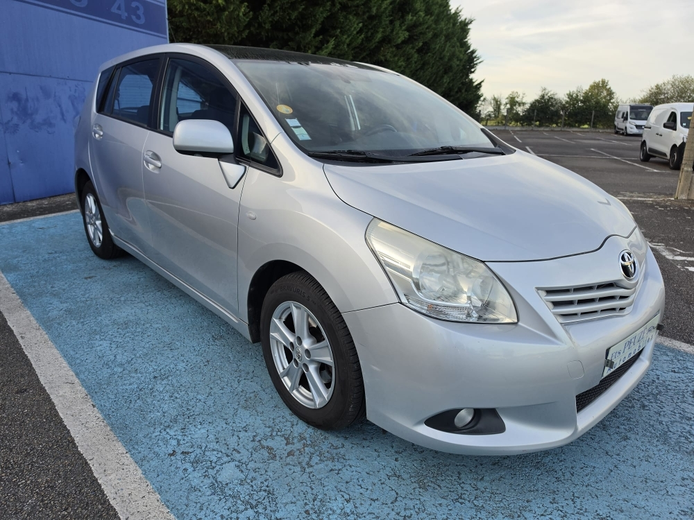Verso 126 D-4D EXECUTIVE 7 PLACES 2010 occasion 44290 Conquereuil